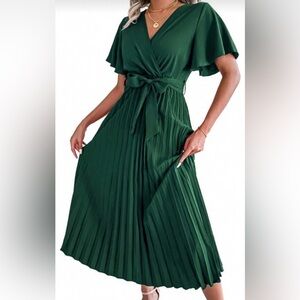 Elegant Green Pleated Dress